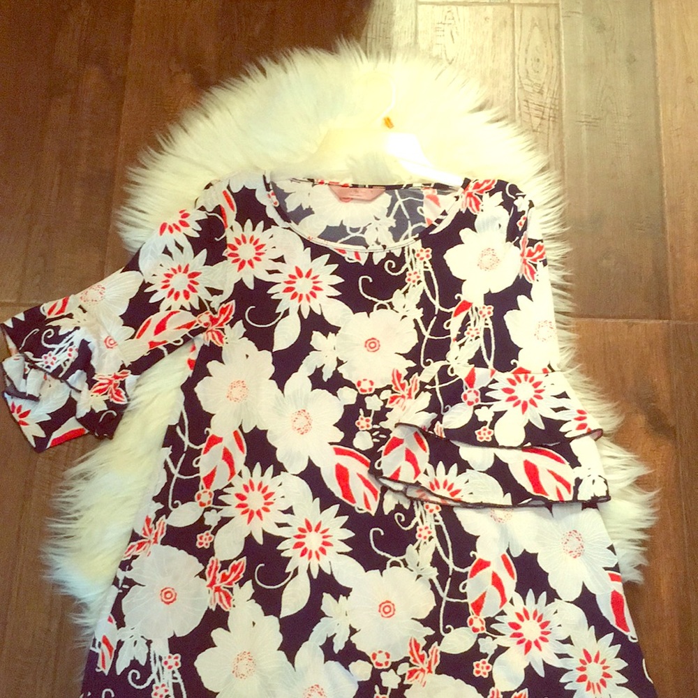 Navy, orange & white bell sleeve shift dress!